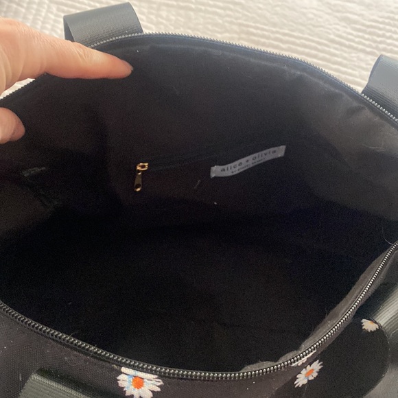 Alice + Olivia FabFitFun Daisy Print Duffle Bag - Picture 3 of 4
